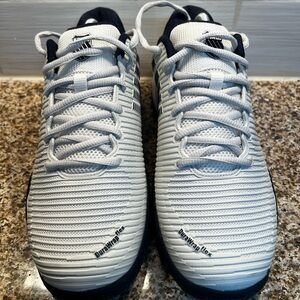 K-Swiss Men's Athletic Shoe in Navy and White